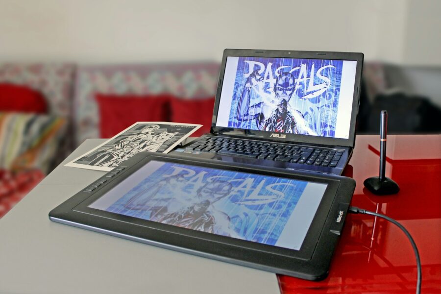 Laptop tablet desk