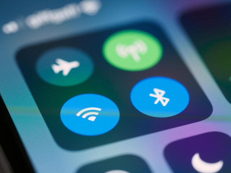 Smartphone call icon wifi home router
