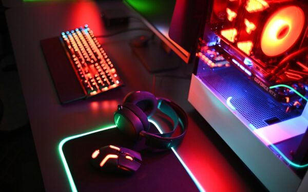 Wireless gaming headset buying guide for PC and console players