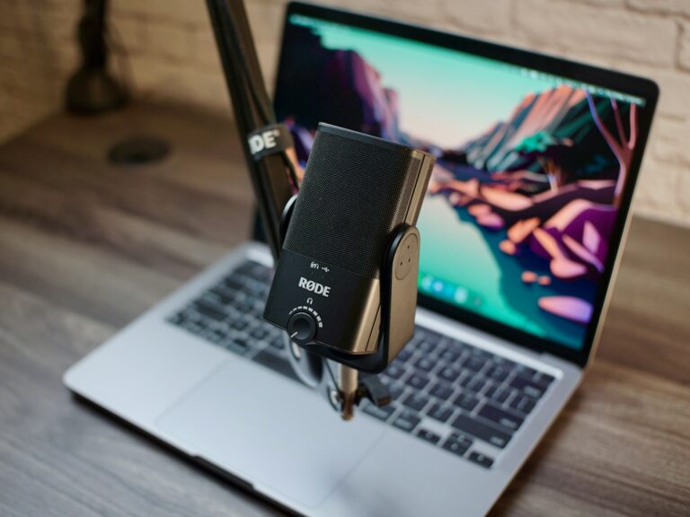 Usb microphone desk