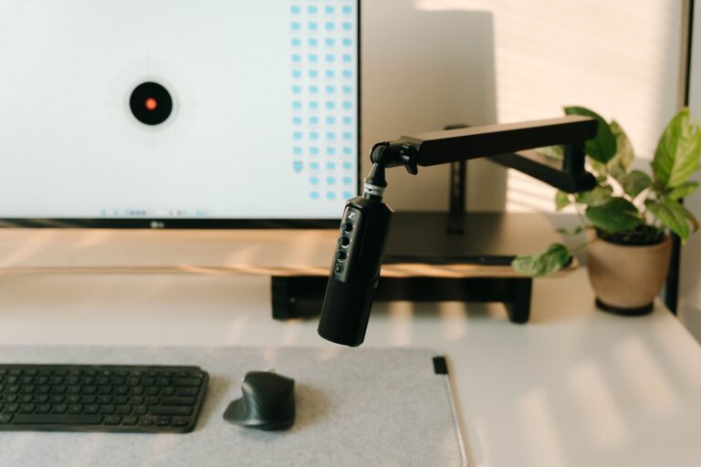 Desk boom arm