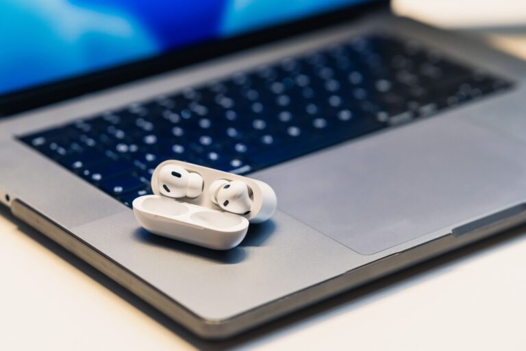 Bluetooth earbuds laptop