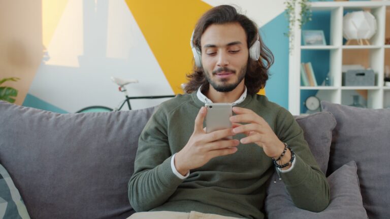 Wireless headphones smartphone