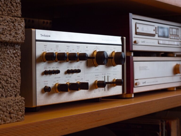 Stereo system bookshelf
