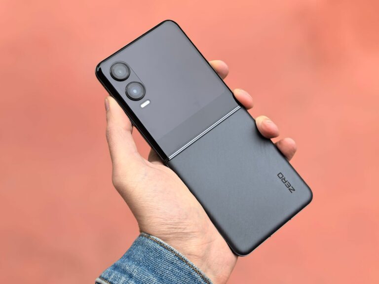 Foldable flip phone