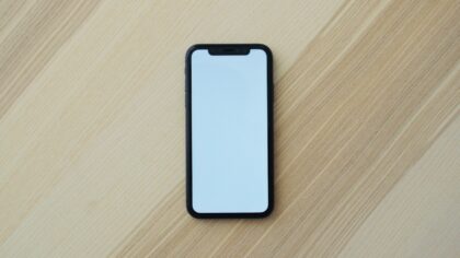 How to choose a compact phone in 2026 without giving up big features