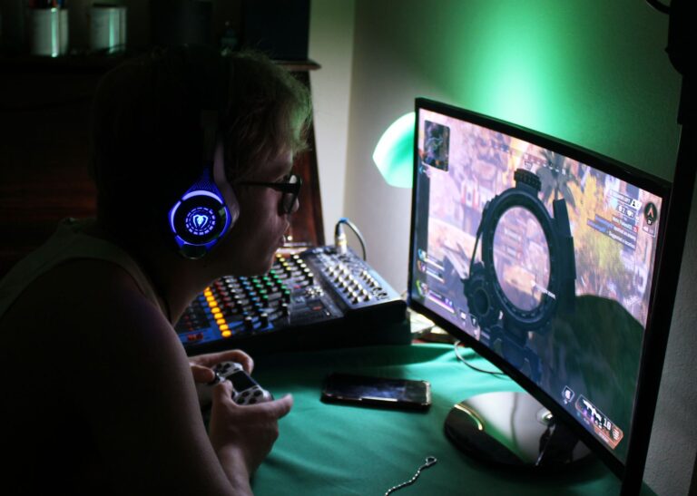 Console gamer using