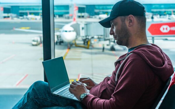 How to choose a good travel laptop that does not slow you down on the road
