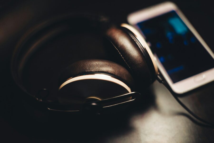 Headphones smartphone audio