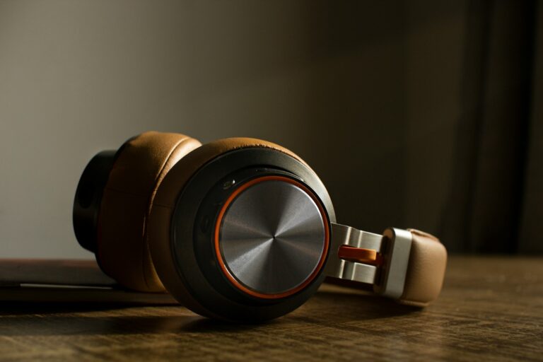Headphones smartphone audio