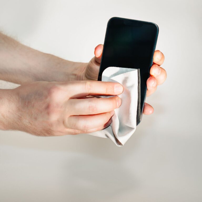 Smartphone maintenance desk