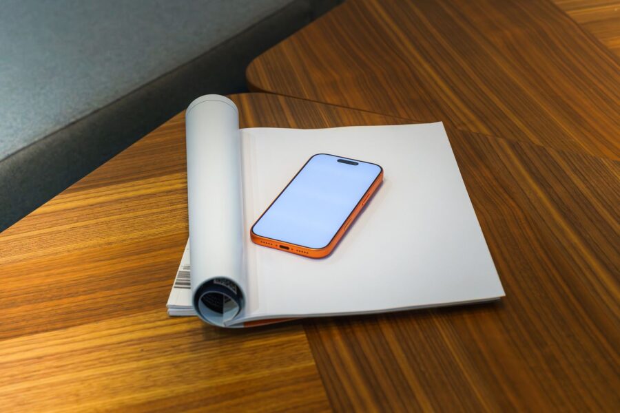 Smartphone maintenance desk