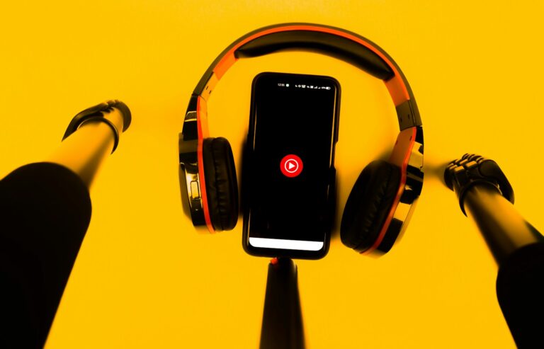 Headphones smartphone music