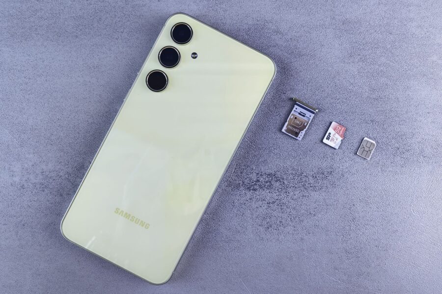 Dual sim smartphone