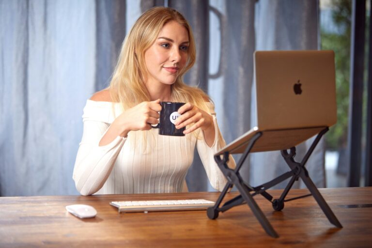 Convertible laptop tent