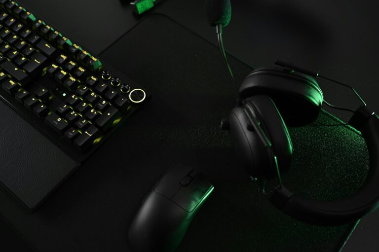 Close gaming headset