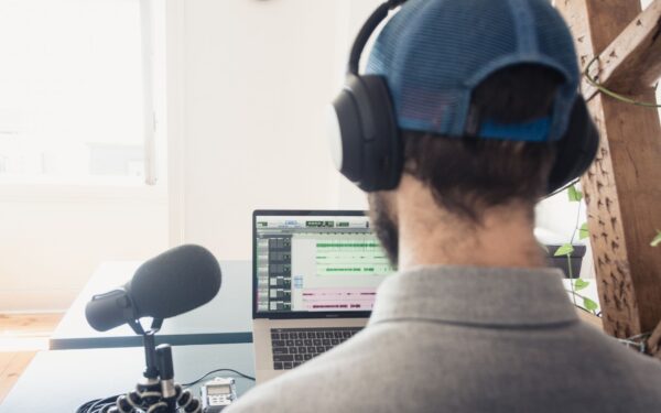 How to pick open-back vs closed-back headphones for music, gaming and home listening
