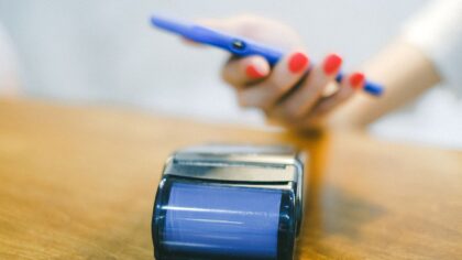 How to use your smartphone as a secure digital wallet in everyday life