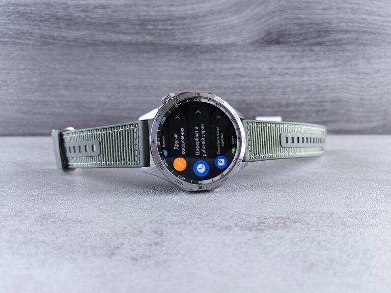 Hybrid smart watch