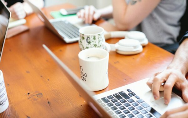 Noise-cancelling headphone buying guide for work, travel and focused listening