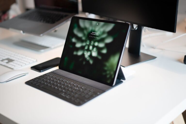 Portable bluetooth keyboard