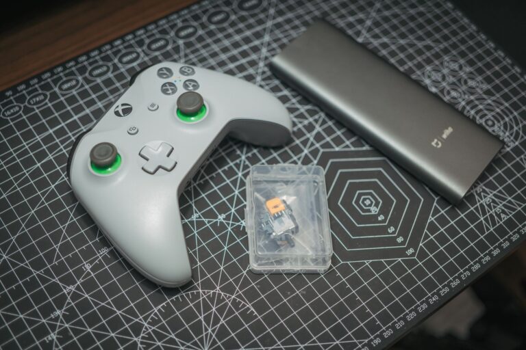 Phone stand game