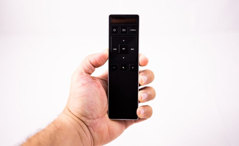 Compact soundbar stand