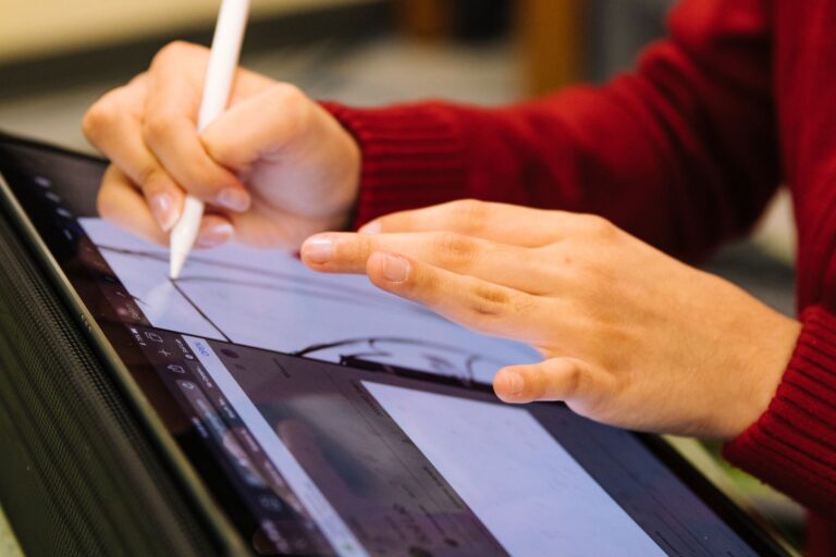 Tablet gaming stylus