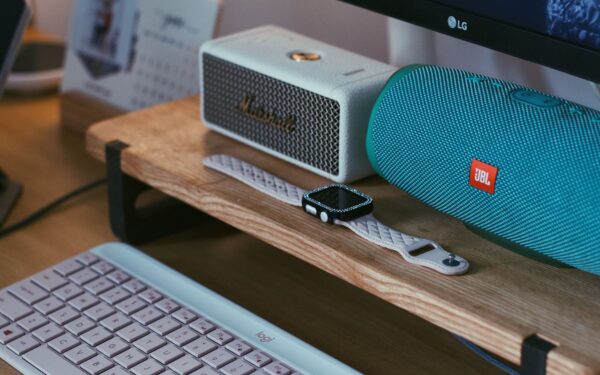 Waterproof Bluetooth speakers: practical buying tips for the beach, shower and backyard