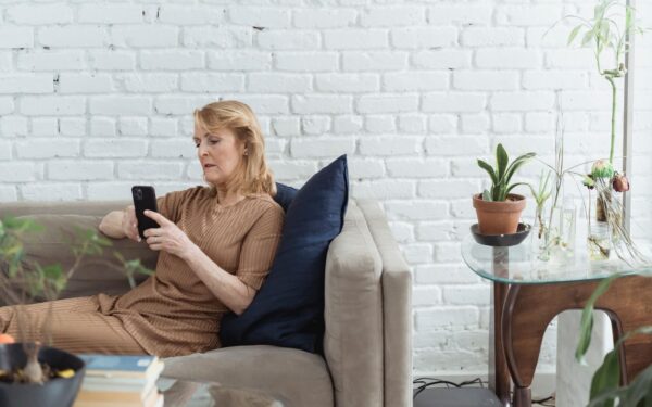 Wearables for seniors: how modern devices support safety, independence and calm families
