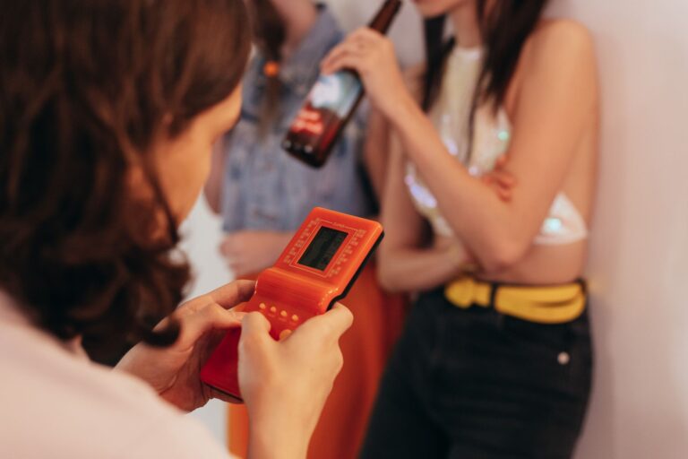 Handheld gaming device