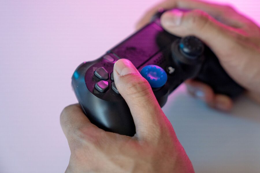 Gaming controller close